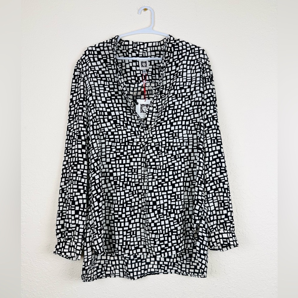 Anne Klein Black and White Geometric Blouse